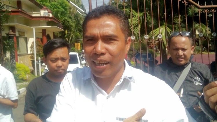 Ketua DPRD Kota Malang Abdul Hakim usai jalani pemeriksaan KPK di Mapolres Batu, Senin (5/2). (Aziz/ MVoice)