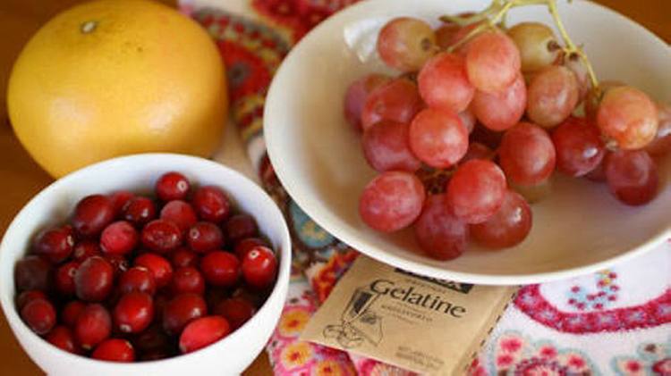buah cranberry sebagai perawatan wajah. (Sheknows)