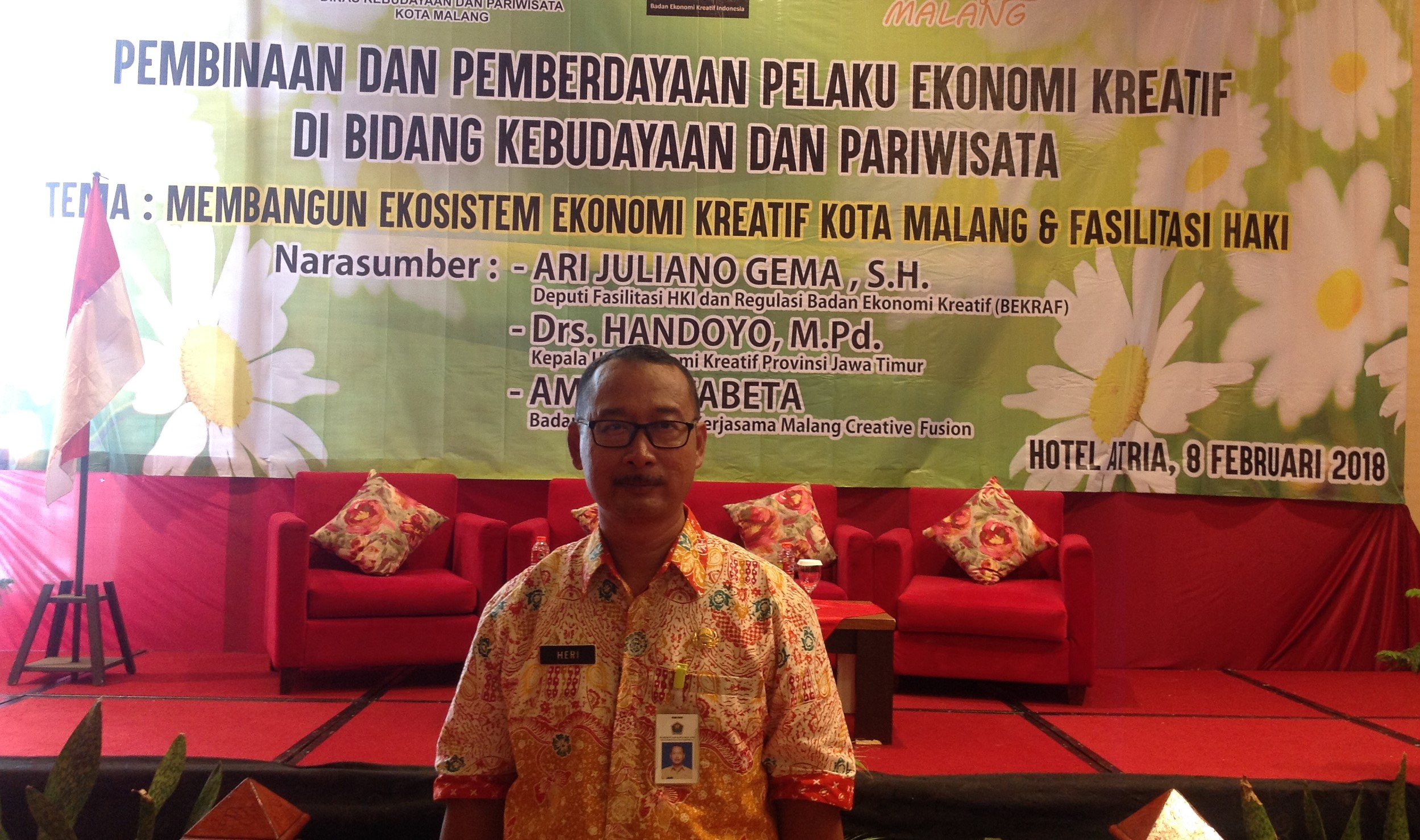 Heri Sunarko saat mengisi acara pembinaan dan pelayanan pelaku ekraf kota Malang. (Lisdya/MVoice)