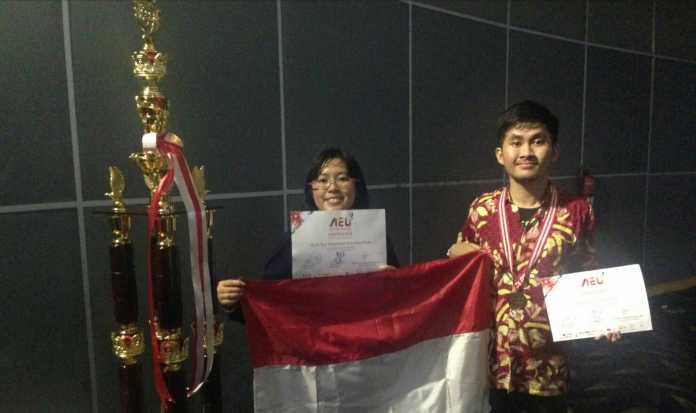 Mahasiswa peraih juara kontes Spelling Bee. (Istimewa)
