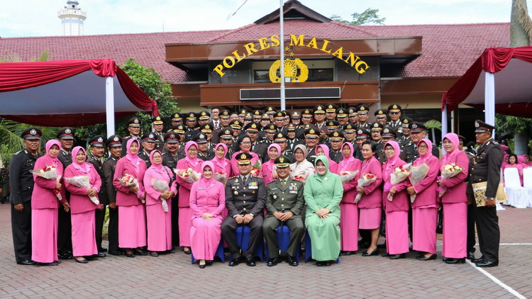 TNI-Polri Gelar Upacara Purna Bhakti Bersama
