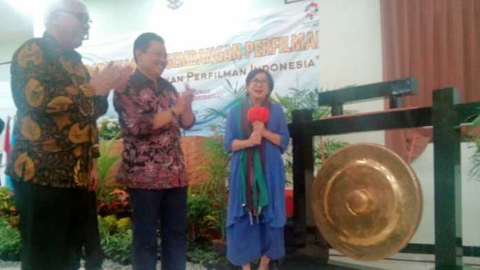 Aktris Senior Niniek L. Karim membuka Rapat Koordinasi (rakor) Pengembangan Perfilman Indonesia didampingi Sekretaris Jenderal Kemendikbud, Didik Suhardi, di PPPPTK PKn dan IPS, Pendem Batu, Selasa (13/2) (Aziz / MVoice)