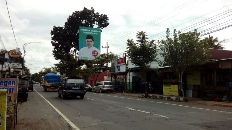 Reklame Gambar Ketua Umum DPP PKB Jatim di jalan Panglima Sudirman Kepanjen. (ist).