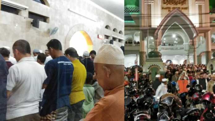 Suasana salat gerhana di Masjid Jami dan Masjid Ahmad Yani. (deny rahmawan)