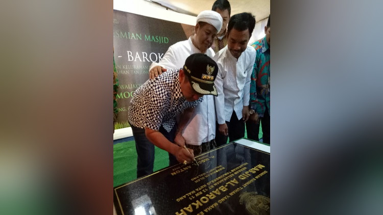 Wali Kota Malang, H Moch Anton, meresmikan Masjid Al Barokah. (Istimewa)