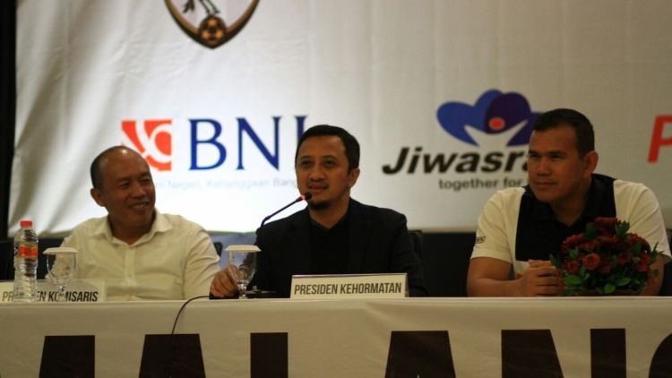 Diskusi petinggi Malang United di Batu. (istimewa)
