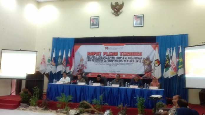 Komisioner KPU Kota Malang jelaskan DPS. (Lisdya Shelly)