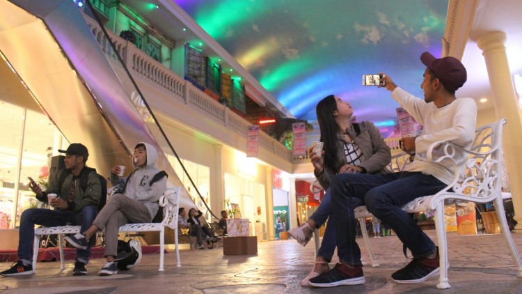 Nikmatnya Sensasi Cangkrukan Asyik di Dino Mall