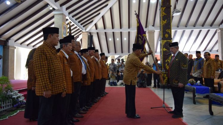 Pakde Karwo Lantik Pengurus DHD BPK 45 di Malang