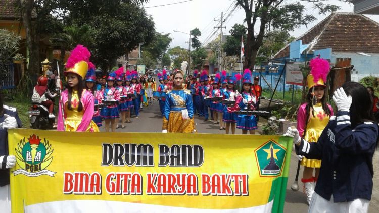 Tim drum band SMP PGRI 3 Malang. (Istimewa)