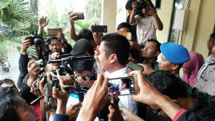 Calon Wali Kota Malang nomor urut 2, H Moch Anton, usai diperiksa KPK di Mapolres Malang Kota. (Muhammad Choirul) 