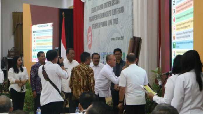 Pjs Wali Kota Malang, Wahid Wayudi, menghadiri rapat koordinasi dan penandatanganan komitmen bersama program pemberantasan korupsi terintegrasi di Pemerintah Provinsi Jawa Timur. (Istimewa)