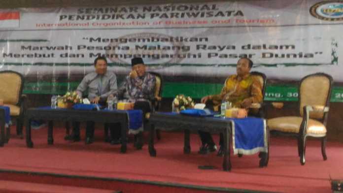 Bupati Malang saat menjadi salah satu Seminar Nasional Pendidikan Pariwisata. (Toski)