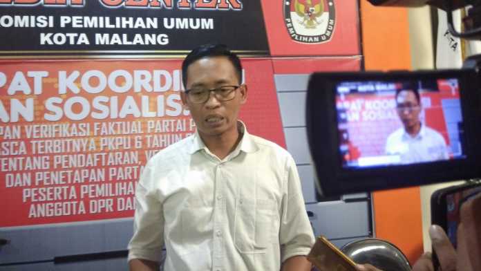 Ketua KPU Kota Malang, Zaenudin. (deny rahmawan)