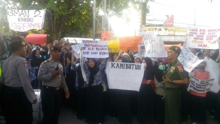 Kasek SMAN 2 Malang Akhirnya Dicopot Jabatannya, Siswa: Alhamdulillah….!