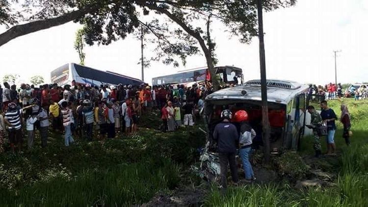 Kendaraan Dinas Kabupaten Malang Terlibat Kecelakaan Beruntun di Ngawi