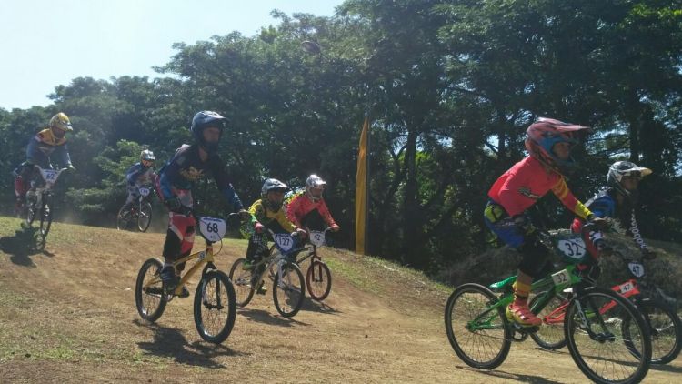 Ratusan Pembalap Sepeda Berebut Piala Wali Kota Malang