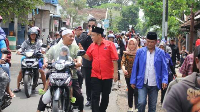 Calon Wakil Wali Kota Malang nomor urut 1, Ahmad Wanedi, blusukan menyapa warga. (Muhammad Choirul)