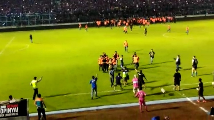 VIDEO: Detik-Detik Pertandingan Kisruh Antara Arema FC Vs Persib Bandung