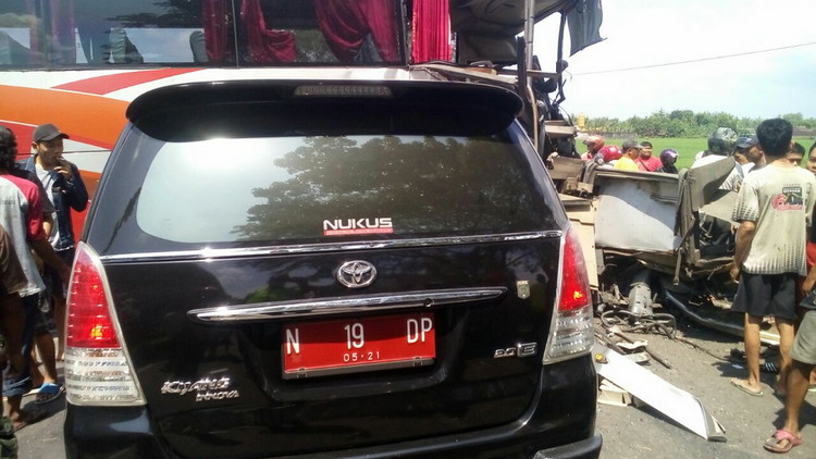 Pulang Kunker Mobdin Sekwan DPRD Kabupaten Malang Terlibat Kecelakaan Beruntun