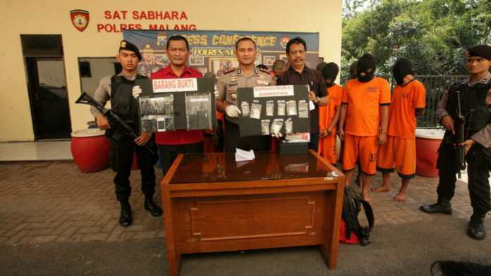 13 tersangka yang berhasil diamankan Satreskoba Polres Malang. (Istimewa)