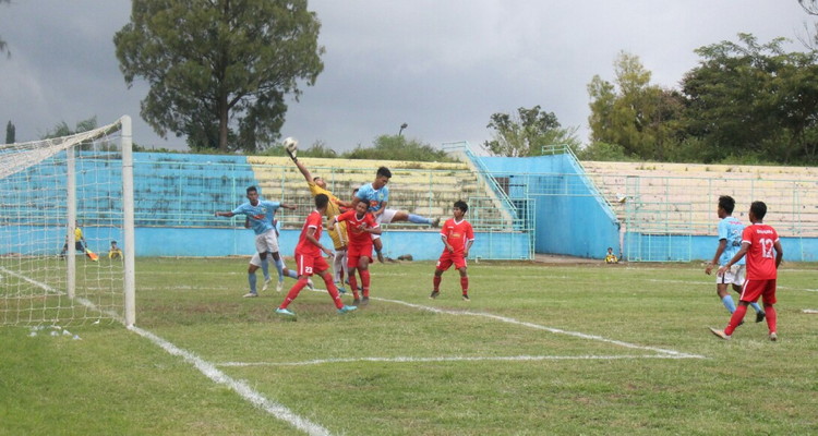 Persikoba vs Sumbersari FC. (Azis Ramadani)