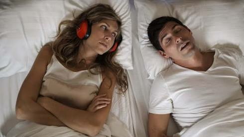 Tidur ngorok disebabkan beberapa hal. (Marieclaire.com)