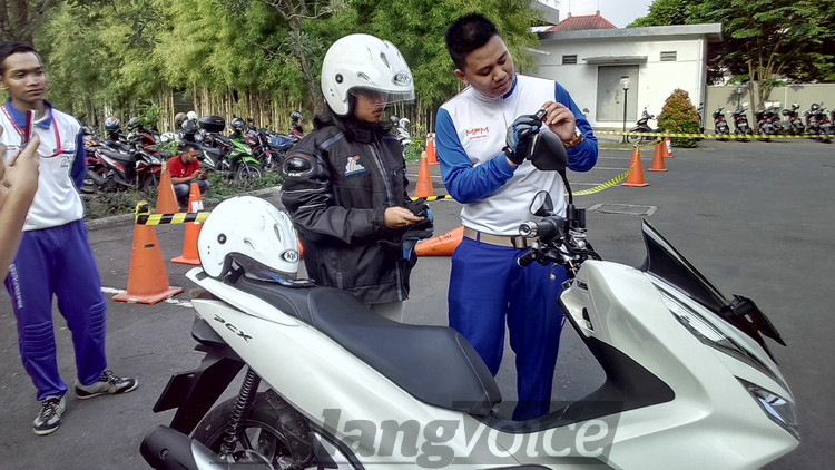 Jelang Mudik, MPM Honda Ajarkan Jurnalis Wanita Berkendara dengan Aman