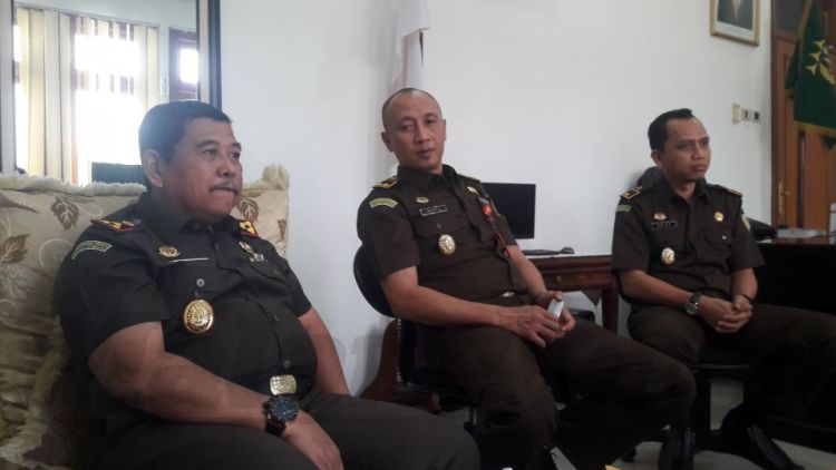 Kajari Kota Malang, Amran Lakoni bersama Kasi Pidsus, Rakhmad Wahyu. (deny rahmawan)
