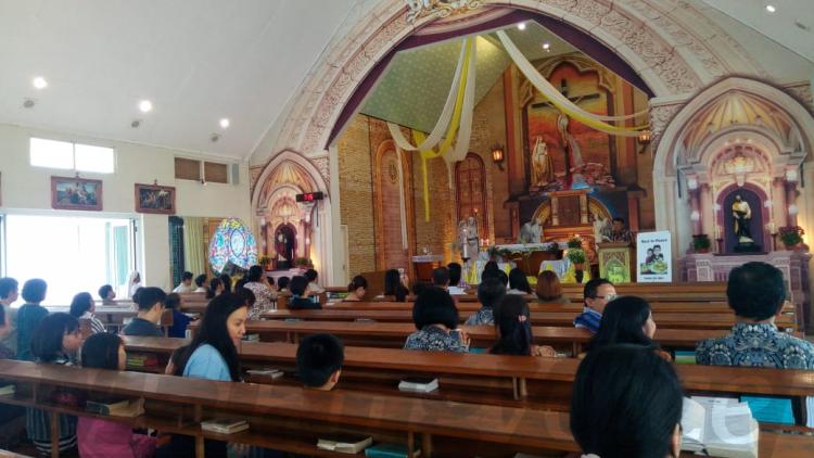 Kolese Santo Yusuf Malang Gelar Kebaktian untuk Evan dan Ethan, Korban Pengeboman di Surabaya