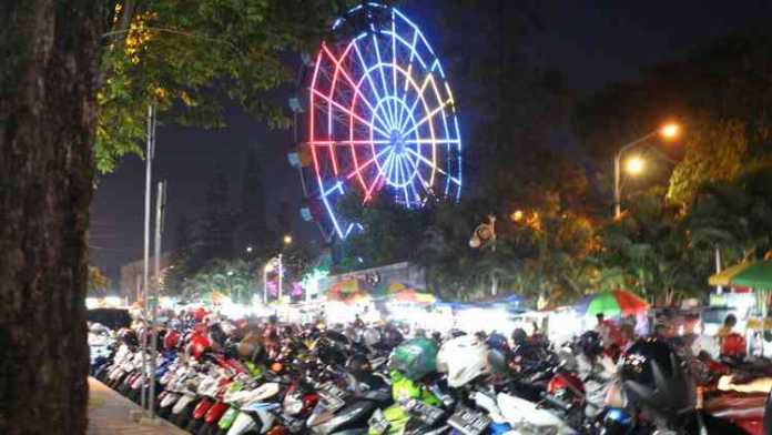 Kantong parkir sepeda motor di Alun-Alun Kota Batu. (Aziz Ramadani/MVoice)