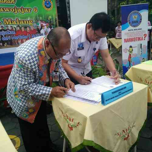 Penandatangan MoU antara SDN Sawojajar 6, BNN Kota Malang dan Dinkes Kota Malang. (Lisdya Shelly)