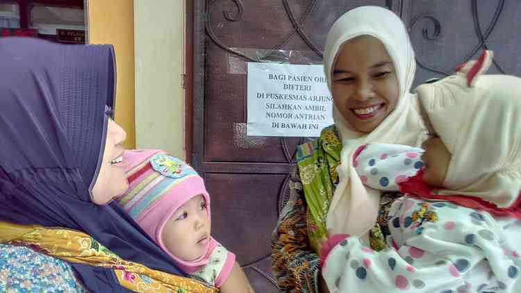 Pemeriksaan tumbuh kembang anak di Puskesmas Arjuno Kota Malang. (Lisdya Shelly)