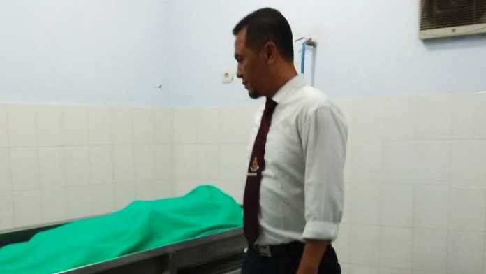 Kasat Reskrim Polres Batu AKP Anton Widodo saat di kamar jenazah RS Bhayangkara Hasta Brata Kota Batu, Senin (25/6). (Aziz Ramadani/ MVoice)