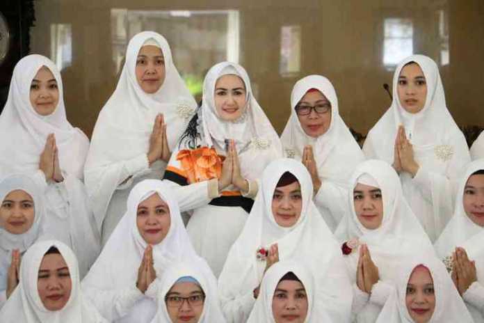 Pelaksanaan Do'a bersama dalam persiapan Pilkada dan Halal Bihalal oleh Bhayangkari Cabang Malang. (Istimewa/Humas)