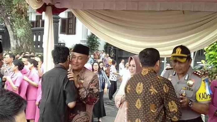 Sambutan Pjs Wali Kota Malang Wahid Wahyudi saat Halal Bihalal di depan Balai Kota Malang. (Lisdya Shelly)