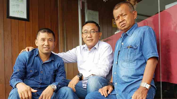 Caption: (kemeja putih) Anggota DPRD Kota Batu Fraksi Hanura Sugeng Hariono semasa hidup. (istimewa)