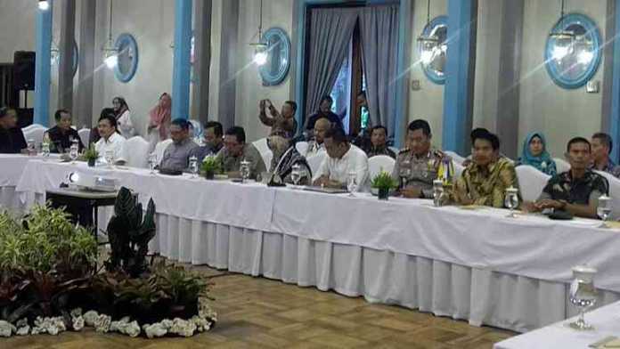 Rapat Koordinasi (Rakor) KPU Kota Malang bersama Forkopimda dan Tim Paslon di Hotel Tugu Kota Malang, Kamis (21/6). (Lisdya Shelly)