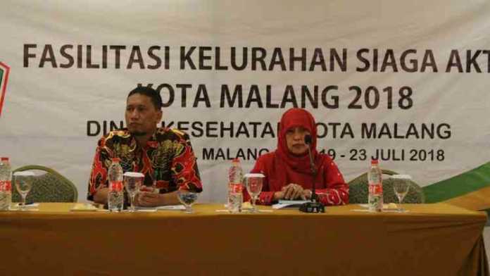 Kepala Seksi Promosi dan Pemberdayaan Masyarakat Dinkes Kota Malang, Tomi Sukarno saat memberi sambutan. (Lisdya)