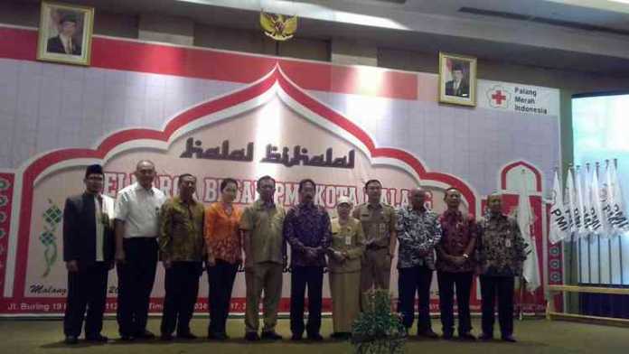 Ketua PMI Kota Malang beserta jajaran kepala instansi pemerintah Kota Malang. (Lisdya/MVoice)