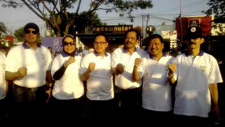 Kepala BI Malang, Dudi Herawadi berasama Plt Wali Kota Malang usai mengisi acara HUT ke-65 BI. (Lisdya Shelly)