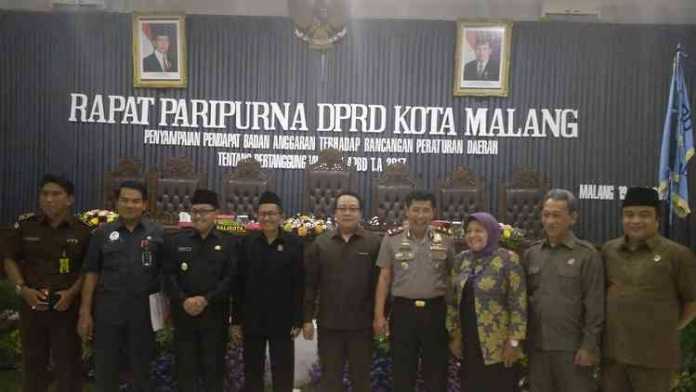 Sidang Paripurna di Gedung DPRD Kota Malang. (Vira dan Istimewa)