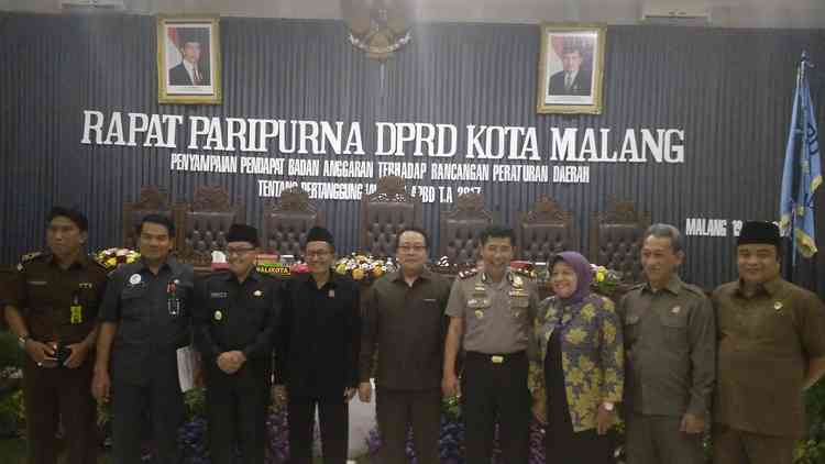 Sidang Paripurna di Gedung DPRD Kota Malang. (Vira dan Istimewa)