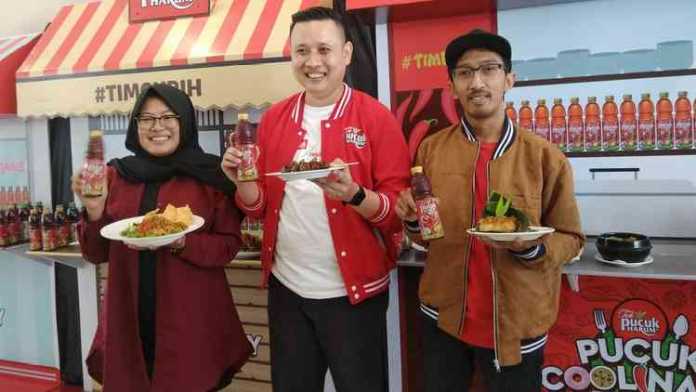 Erick Harijanto dan food blogger asal Malang. (deny rahmawan)