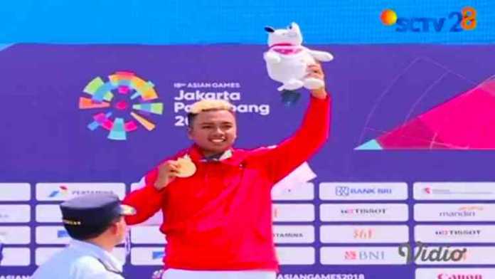 Jafro meraih medali emas paralayang Asian Games 2018. (Repro/SCTV)