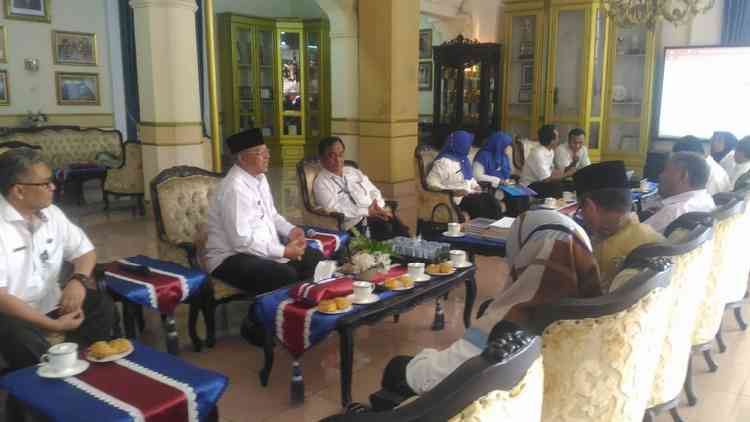 Bupati Malang saat menerima kunjungan Tim independen KemenPAN-RB. (Toski D)