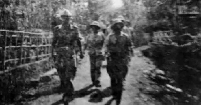 Sersan Ginkel (KL), Mayor Budiono, dan Mayor Abdul Manan. Kontak awal setelah gencatan senjata (Agustus1949). (Istimewa)