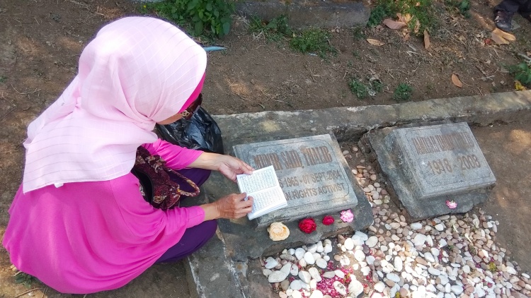 Merawat Ingatan, Aktivis Perempuan Nyekar Makam Munir di Kota Batu