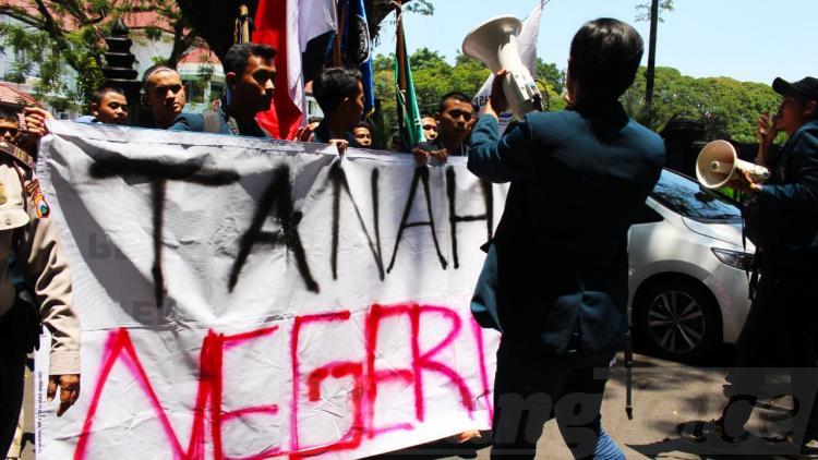 Protes Impor Beras, Mahasiswa Ngeluruk DPRD Kota Malang