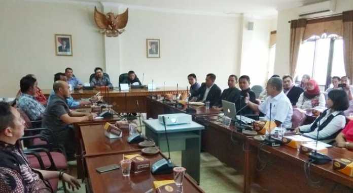 PHRI Kota Batu hearing dengan DPRD Kota Batu, Kamis (6/9). (Aziz Ramadani/MVoice)